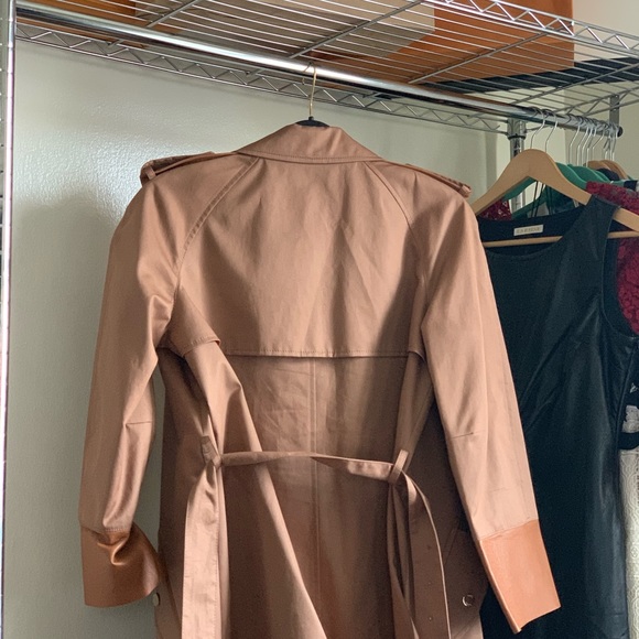 TODS trench coat. - Picture 4 of 4
